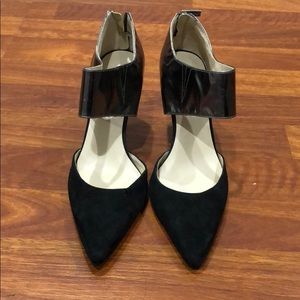 Metallic color Michael Kors pumps